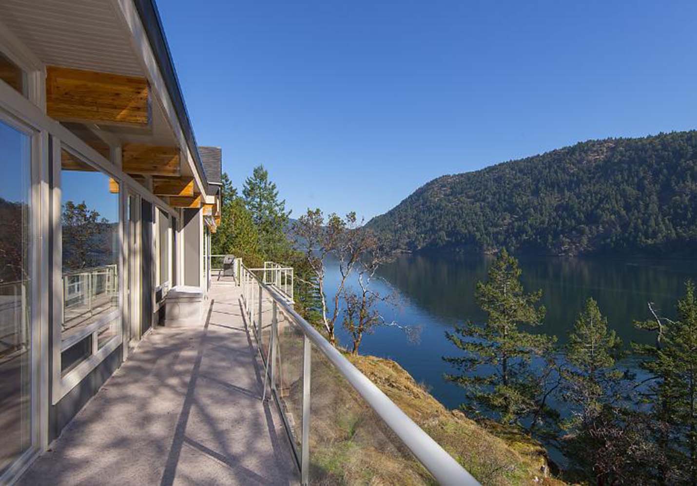 Mountain Retreats Near Vancouver: Scenic Serenity Awaits