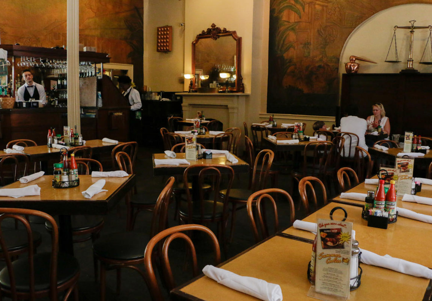 Planning a New Orleans Food Tour: Where to Find the Best Jambalaya and Beignet